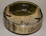 Teabowl, Clay decorated with black lines, covered with a transparent crackled glaze and an overglaze (Mino ware, Oribe type), Japan