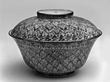 Covered bowl with floral pattern, Porcelain painted in overglaze polychrome enamels (Jingdezhen ware, Bencharong type for Thailand), China