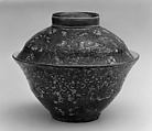 Covered bowl with floral patterns, Porcelain painted in overglaze polychrome enamels (Jingdezhen ware), China