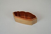 Treasure Boat-shaped Incense Box [Kōgō], Lacquered wood, gold and maki-e lacquer, Japan