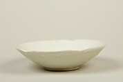Bowl with petal-shaped rim, Stoneware with clear glaze, China