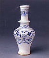 Vase, Porcelain painted in underglaze blue, China