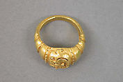Ring with Scroll Pattern Design on Bezel, Gold, Indonesia (Java)