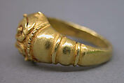 Ring with Scroll Pattern Design on Bezel, Gold, Indonesia (Java)