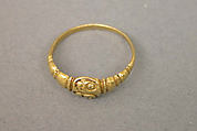 Ring with Raised Circular Bezel and Ribbed Hoop, Gold, Indonesia (Java)