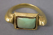 Stirrup-shaped Ring with Green Stone in Square Mount, Gold with green stone, Indonesia (Java)