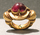 Ring Inlaid with Oval-Shaped Red Stone with Ribbed Hoop, Gold with red stone, Indonesia (Java)