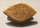 Stirrup-Shaped Ring with Oblong Bezel and Conch, Gold, Indonesia (Java)