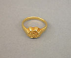 Ring with Floral-Shaped Bezel and Design Details, Gold, Indonesia (Java)