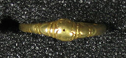 Ring with Divided, Pointed Arc, Gold, Indonesia (Central Java)