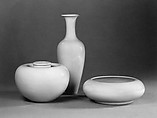 Vase, Porcelain with moonlight glaze (Jingdezhen ware), China