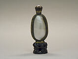 Snuff Bottle, Two mother-of-pearl shells in silver mounting, pearl stopper, China