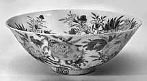 Bowl with flowers, Porcelain painted in underglaze cobalt blue and overglaze polychrome enamels (Jingdezhen ware), China