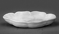 Lobed dish with flowers, Porcelain with incised design under clear glaze (Jingdezhen ware), China