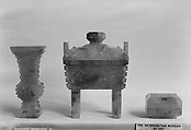 Urn, Jadeite, emerald-green mingled with light gray and markings of dead oak leaf, China