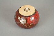 Box with Design of “Evening Face” (Yūgao) Flowers, Style of Ogawa Haritsu (Ritsuō) (Japanese, 1663–1747), Bottle gourd; gold, red takamaki-e, mother-of-pearl, tin, ceramic inlay, Japan