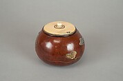 Box with Design of “Evening Face” (Yūgao) Flowers, Style of Ogawa Haritsu (Ritsuō) (Japanese, 1663–1747), Bottle gourd; gold, red takamaki-e, mother-of-pearl, tin, ceramic inlay, Japan