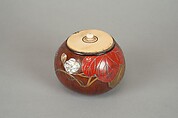 Box with Design of “Evening Face” (Yūgao) Flowers, Style of Ogawa Haritsu (Ritsuō) (Japanese, 1663–1747), Bottle gourd; gold, red takamaki-e, mother-of-pearl, tin, ceramic inlay, Japan