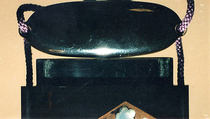 Case (Inrō) with Design of Brushpot on Carved Tsuishu Tray (obverse); Gameboard and Markers (reverse), Lacquer, roiro, gold hiramakie, tsuishu, pottery and raden; Interior: roiro and fundame, Japan