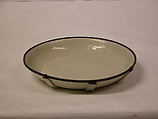 Dish with Lion among Chrysanthemums, Porcelain with mold-impressed decoration under ivory glaze (Ding ware), China