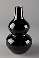 Gourd-shaped vase, Porcelain with mirror-black glaze (Jingdezhen ware), China