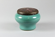 Cover for a Porcelain Jar, Lacquer with mother-of-pearl inlay, China