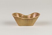 Cup in the shape of silver ingot, Porcelain covered with gilt (Jingdezhen ware), China