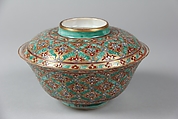 Covered Bowl, Porcelain painted in overglaze polychrome enamels and gilt, China
