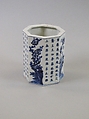 Octagonal brush holder with plants and poems, Porcelain painted in underglaze cobalt blue (Jingdezhen ware), China