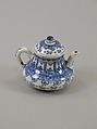 Ewer with floral pattern, Porcelain painted in underglaze cobalt blue (Jingdezhen ware), China