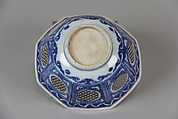 Bowl, Porcelain painted in underglaze blue with reticulated decoration, China