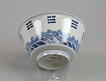 Bowl with dragons and eight trigrams, Porcelain painted in underglaze cobalt blue (Jingdezhen ware), China