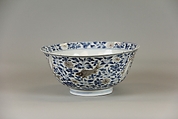Bowl with fishes and flowers, Porcleian painted in underglaze cobalt blue and copper red (Jingdezhen ware), China