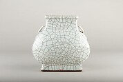 Flask vase, Porcelain with crackled glaze (Jingdezhen ware), China