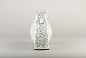 Flask vase, Porcelain with crackled glaze (Jingdezhen ware), China