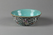 Bowl with Daoist immortals and waves, Porcelain painted in polychrome enamels on the biscuit, China