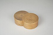 Incense Box in Shape of Overlapped Chrysanthemums; The Chrysanthemum Youth (Inside Tray), Gold, silver hiramaki-e, takamaki-e on gold ground, Japan