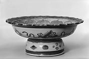 Foliated dish with lotus design, Porcelain painted in overglaze polychrome enamels (Bencharong ware for Thai market ), China
