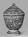Covered bowl with floral patterns, Porcelain painted in overglaze polychrome enamels (Bencharong ware for Thai market ), China