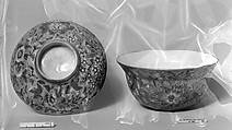 Covered bowl with chrysanthemums, Porcelain painted in overglaze polychrome enamels (Bencharong ware for Thai market), China