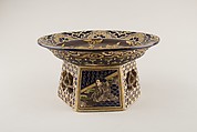 Cake Dish, Hozan (?), Buff ware decorated with colored enamels which do not touch, and the clay between has been darkened (Kyoto ware), Japan