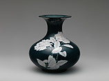 Vase, Makuzu Kōzan I (Miyagawa Toranosuke) (Japanese, 1842–1916), Porcelain covered with a dark green glaze and design in white enamel (Kyoto ware), Japan
