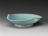 Bowl, Kawase Shinobu (Japanese, born 1950; active Ōiso, Kanagawa Prefecture), Porcelain with celadon glaze, Japan