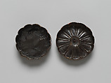 Incense box in shape of a chrysanthemum blossom, Dry lacquer, red over black, Japan