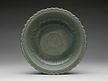 Dish with foliate rim, Stoneware with incised décor and iron-green celadon glaze, North Central Thailand, Si Satchanalai