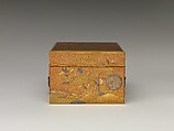 Box with lid, Sprinkled gold on lacquer (maki-e), Japan