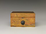 Box with lid, Sprinkled gold on lacquer (maki-e), Japan