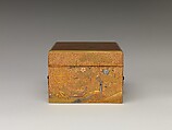 Box with lid, Sprinkled gold on lacquer (maki-e), Japan