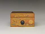 Box with lid, Sprinkled gold on lacquer (maki-e), Japan