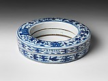 Box with Daoist Immortals, Porcelain painted with cobalt blue under transparent glaze (Jingdezhen ware), China